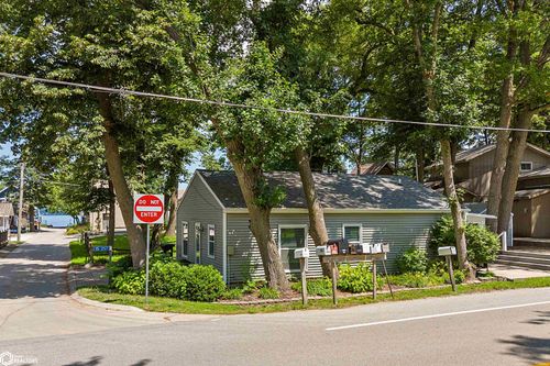 15257 Pascal St, Clear Lake, IA, 50428-8644 | Card Image