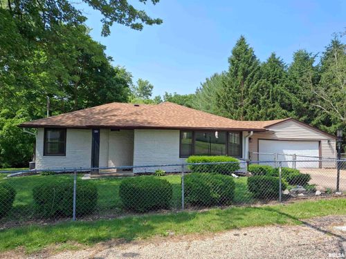 300 4th St, Saint David, IL, 61563-1568 | Card Image