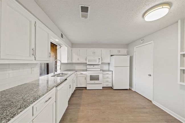 12704 W 110 Th Ter, Condo with 2 bedrooms, 2 bathrooms and null parking in Overland Park KS | Image 6