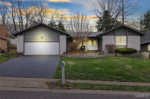 1226 Beaver Trail Dr, Ferguson, MO, 63135-1250 | Card Image