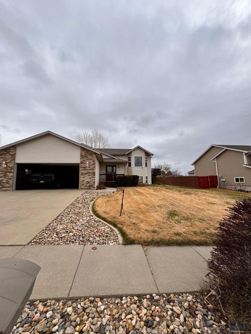 990 Haakon St, Rapid CIty, SD, 57703-7016 | Card Image