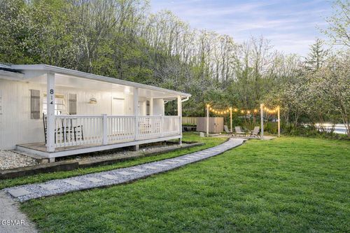 814 Gnatty Branch Rd, Sevierville, TN, 37876-7221 | Card Image