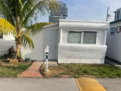 33 Palm Ave, House other with 4 bedrooms, 4 bathrooms and null parking in Hallandale Beach FL | Image 1