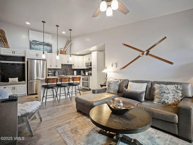 Living Area | Image 10