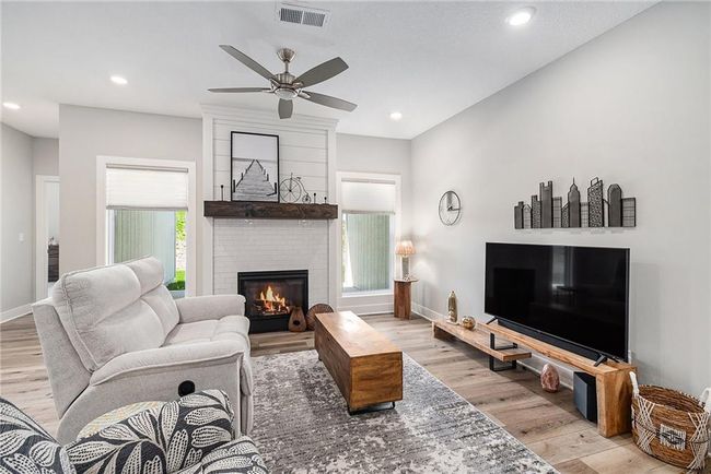 710 Ridge Dr, Townhouse with 2 bedrooms, 2 bathrooms and null parking in Smithville MO | Image 7