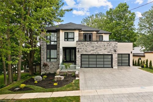 1207 Queen St, New Dundee, ON, N0B2E0 | Card Image