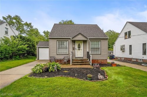 1527 Sunview Rd, Lyndhurst, OH, 44124-2838 | Card Image