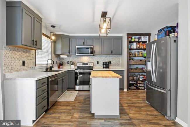 265 Lakeview Dr, House other with 4 bedrooms, 4 bathrooms and null parking in Spring Grove PA | Image 14