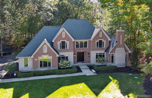 9909 Kingston Rdg, Clarkston, MI, 48348-4190 | Card Image