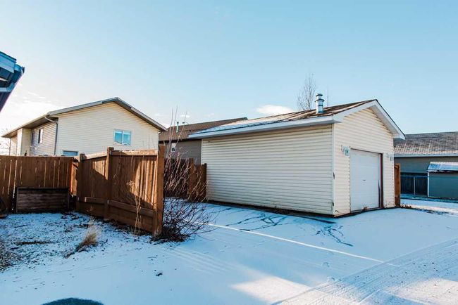 8842 66 Avenue, Home with 4 bedrooms, 3 bathrooms and 3 parking in Grande Prairie AB | Image 3