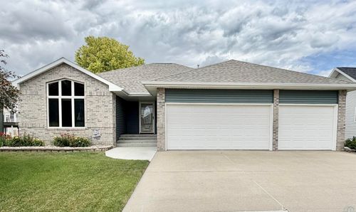 417 Barrington Dr, Sergeant Bluff, IA, 51054-8924 | Card Image