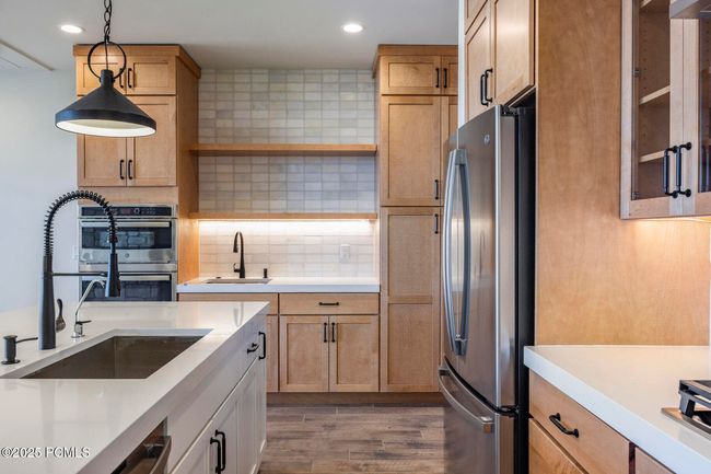 678 E Silver Hill Loop, Condo with 4 bedrooms, 4 bathrooms and null parking in Hideout UT | Image 12