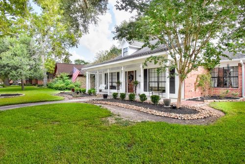 404 Huckleberry Dr, Lake Jackson, TX, 77566-4319 | Card Image