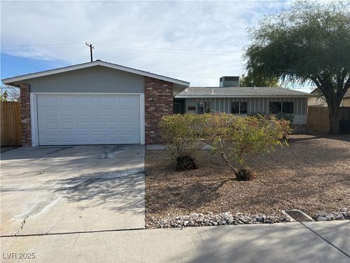 2005 Fontenelle St, Las Vegas, NV, 89102-3570 | Card Image