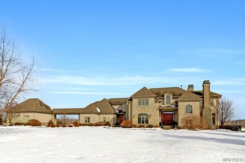 7260 Country View Ln, Clarence Ctr, NY, 14032-9408 | Card Image