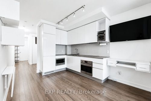 216-377 Madison Ave, Toronto, ON, M4V3E1 | Card Image