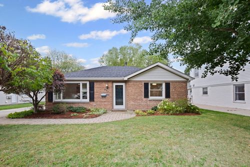 837 Rockland Rd, Libertyville, IL, 60048-3381 | Card Image
