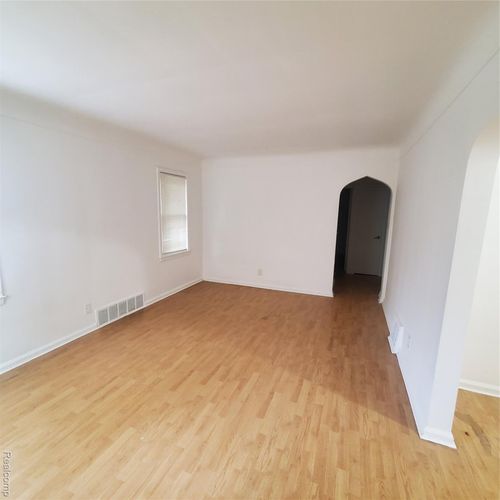 9559 Hubbell St, Detroit, MI, 48227-2701 | Card Image