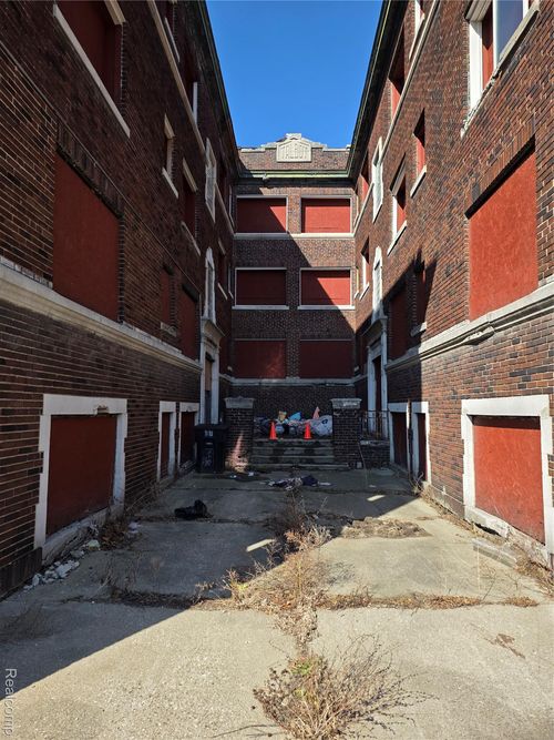 1408 Lee Pl, Detroit, MI, 48206-2297 | Card Image