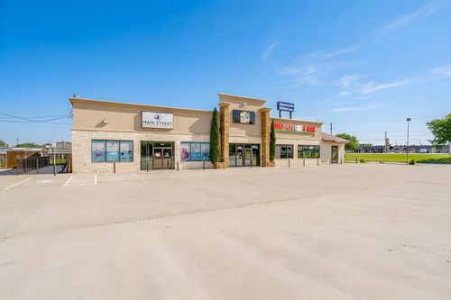 1333 N Plaza Dr, Granbury, TX, 76048-2559 | Card Image