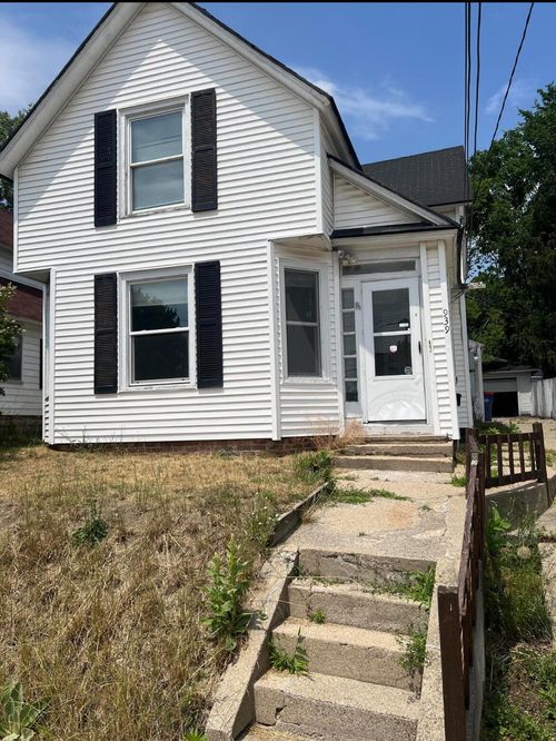 939 Baraga St, Grand Rapids, MI, 49503-1802 | Card Image