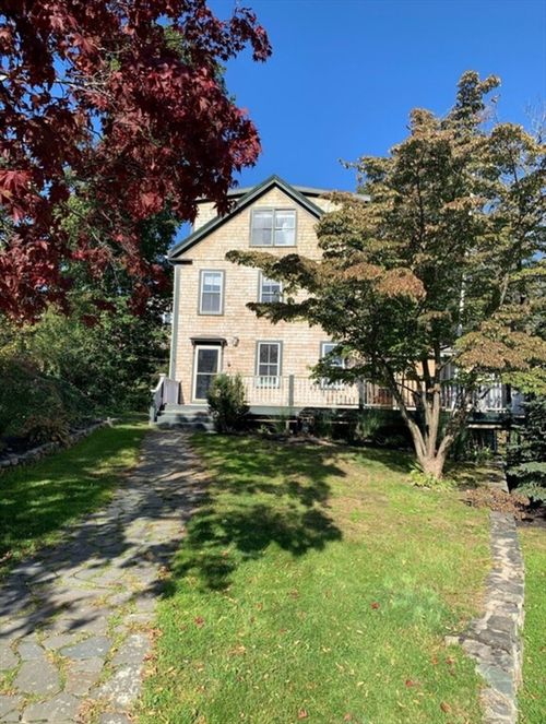 28 Stockbridge St, Cohasset, MA, 02025-1821 | Card Image