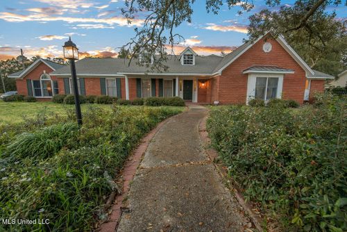 2594 Bryn Mawr Ave, Biloxi, MS, 39531-4707 | Card Image