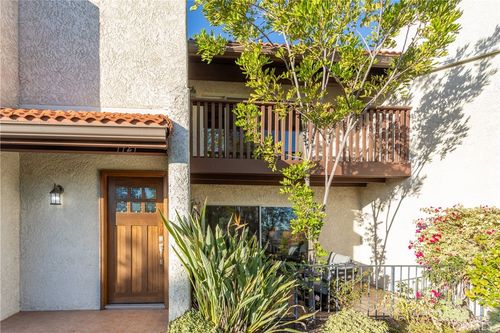 7727 Via Capri, Burbank, CA, 91504-1417 | Card Image