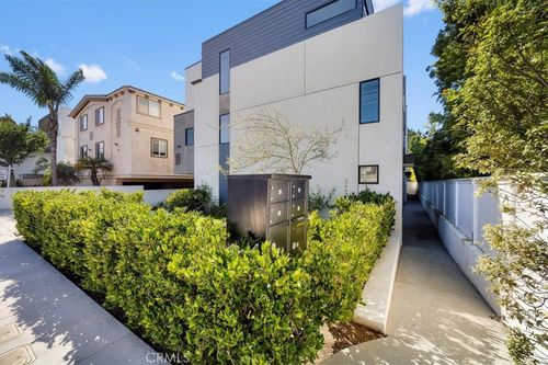615 Aviation Way, Manhattan Beach, CA, 90266 | Card Image