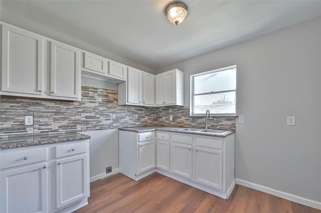 3918 Tavenor Ln, House other with 4 bedrooms, 2 bathrooms and null parking in Houston TX | Image 5