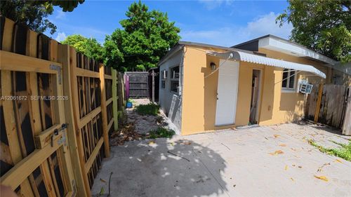 1-5400 Sw 36th St, West Park, FL, 33023-6811 | Card Image