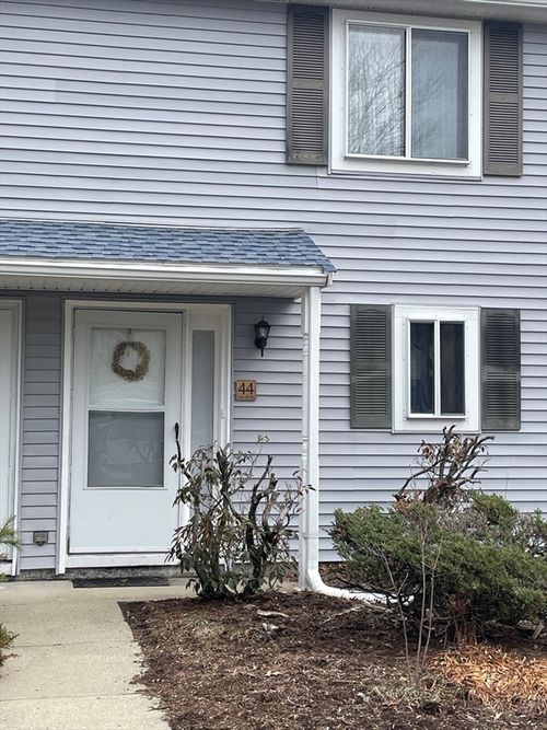 44-44 Village Hill Ln, Natick, MA, 01760-5700 | Card Image