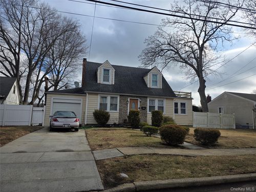 485 Sterling St, Uniondale, NY, 11553-2413 | Card Image