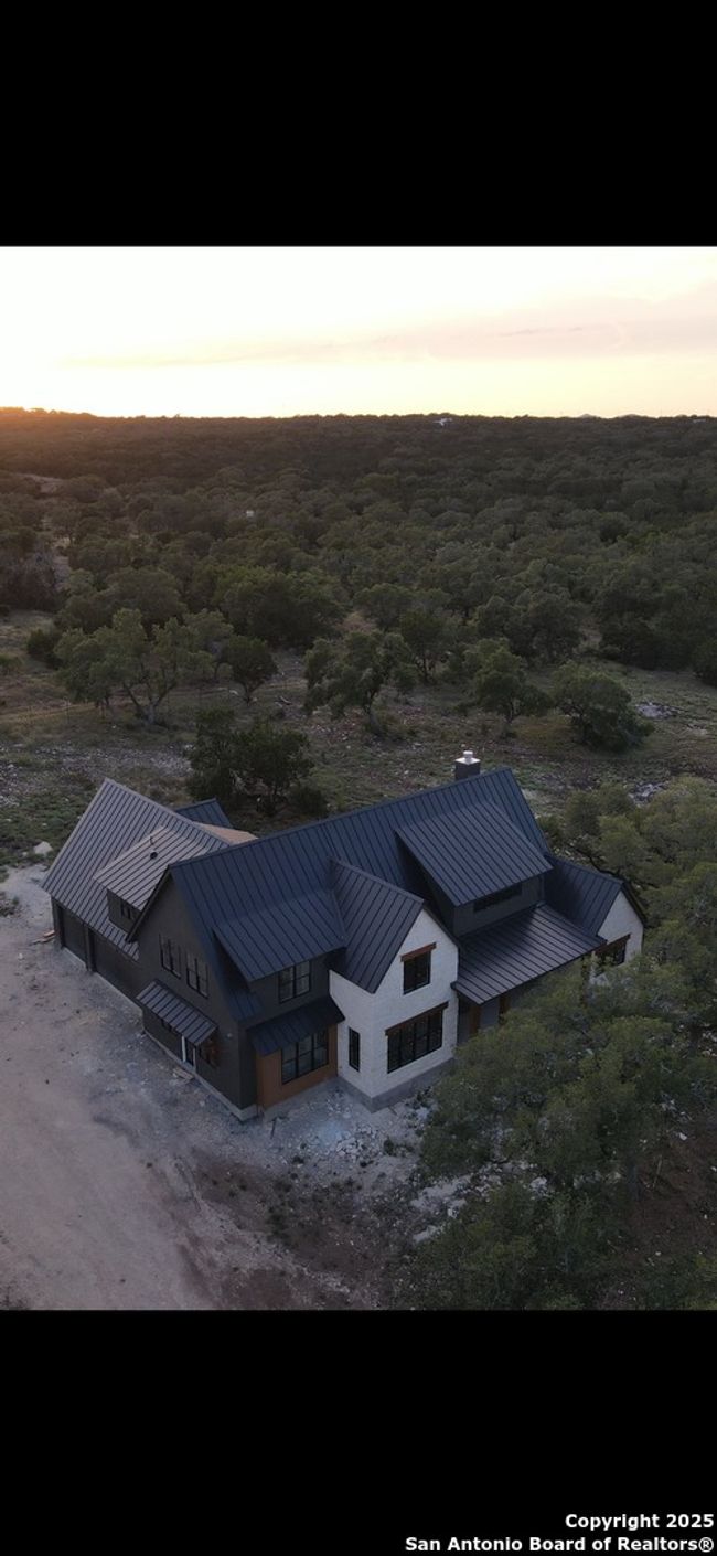166 Restless Wind, House other with 4 bedrooms, 5 bathrooms and null parking in Spring Branch TX | Image 5