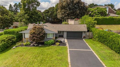 892 N Shore Blvd W, Burlington, ON, L7T1A8 | Card Image