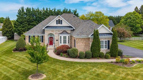 2408 Village Dr, WAYNESBORO, VA, 22980-1583 | Card Image