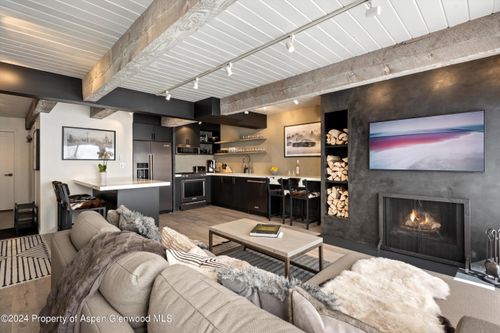 19b-1039 E Cooper Ave, Aspen, CO, 81611-4105 | Card Image