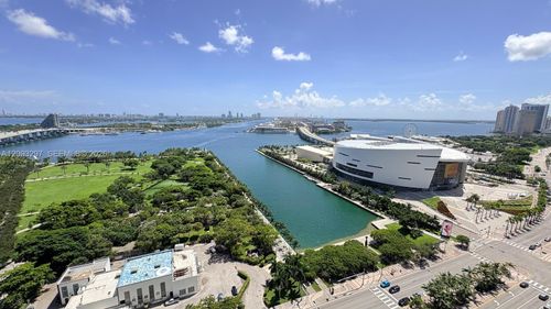 2702-900 Biscayne Blvd, Miami, FL, 33132-1561 | Card Image