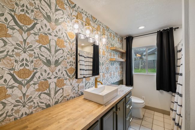 900 Circle Dr, Home with 3 bedrooms, 1 bathrooms and null parking in Carlisle IA | Image 7
