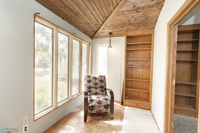 Sitting Room | Image 25
