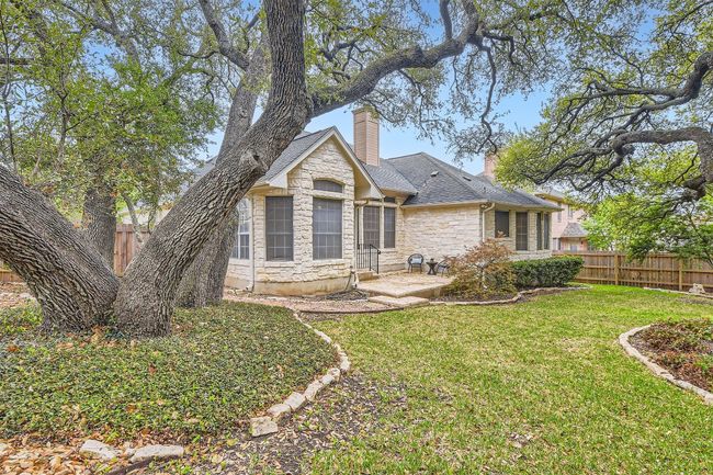 Beautiful mature trees in the park-like back yard | Image 27