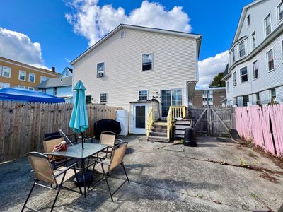 324 Benham Avenue, Home with 6 bedrooms, 5 bathrooms and null parking in Bridgeport CT | Image 2