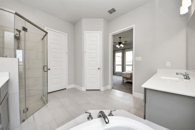 12310 Grassy Bend Dr, House other with 3 bedrooms, 2 bathrooms and 2 parking in Mont Belvieu TX | Image 17