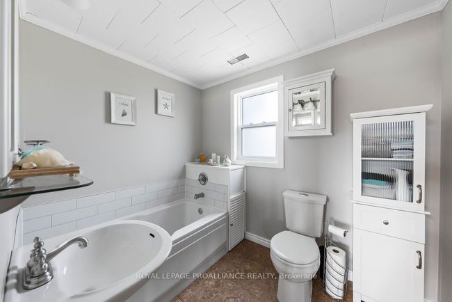 657 49 Highway, House other with 3 bedrooms, 2 bathrooms and 5 parking in Prince Edward County ON | Image 24
