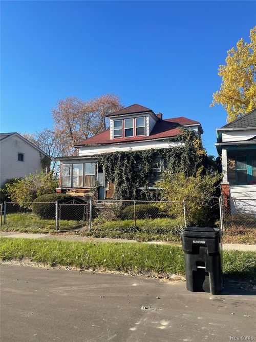 9385 Dorchester St, Detroit, MI, 48214-2044 | Card Image