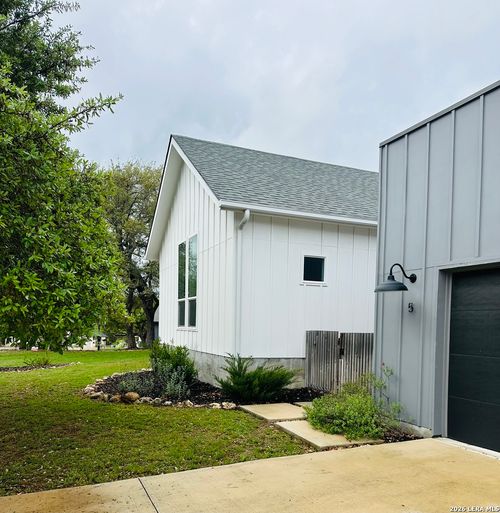 5 Cripple Creek Ct, Wimberley, TX, 78676-2002 | Card Image