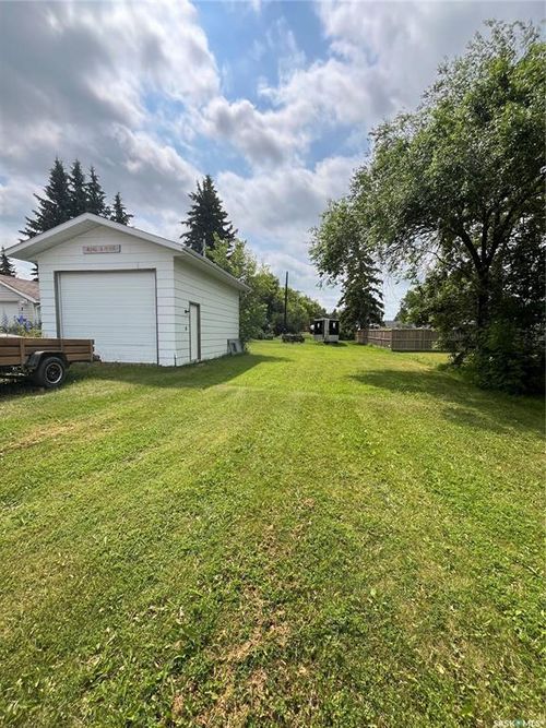 605 Spruce St, Moosomin, SK, S0G3N0 | Card Image