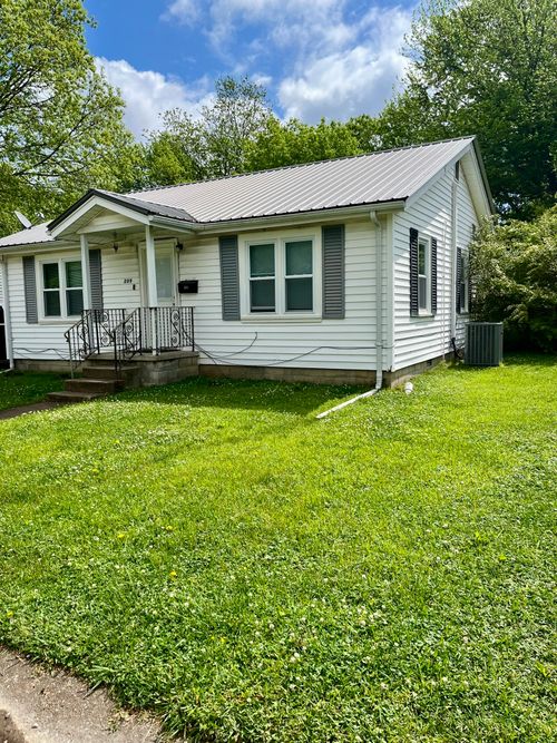 209 N Pine St, Hohenwald, TN, 38462-1323 | Card Image