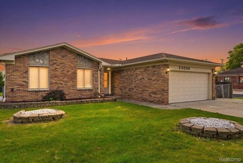 33058 Ione Drive, Sterling Heights, MI, 48310 | Card Image