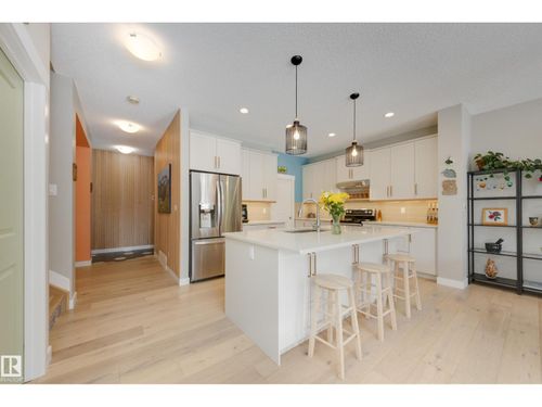 6109 175a Ave Nw, Edmonton, AB, T5Y3N8 | Card Image